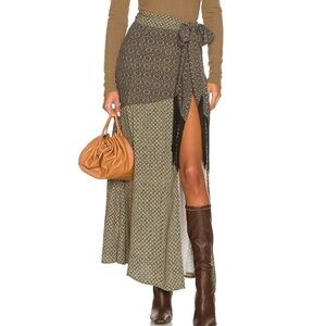 x REVOLVE Giorgia Skirt in Geo Multi size xs
House of Harlow 1960